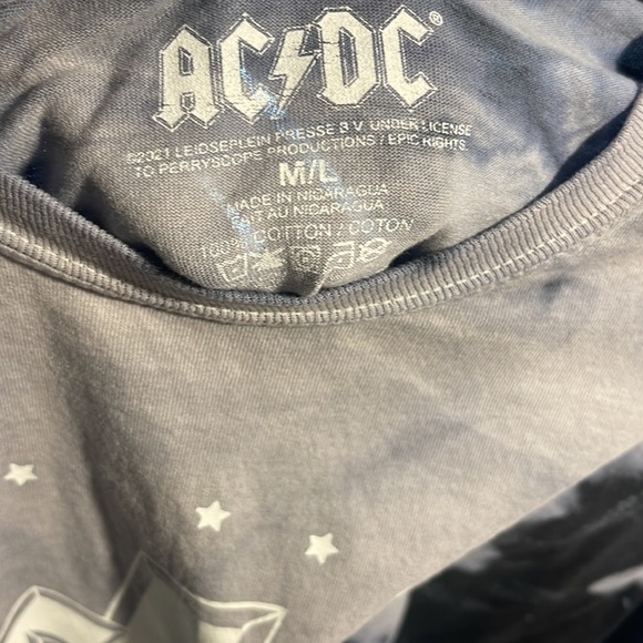 ac⚡️dc cropped long sleeve band tee, size m/l - Picture 4 of 5